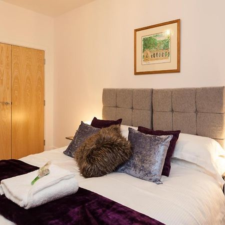 Self-Contained Town Centre One Bedroom Apartments By Helmswood Serviced Apartments 레드힐 외부 사진