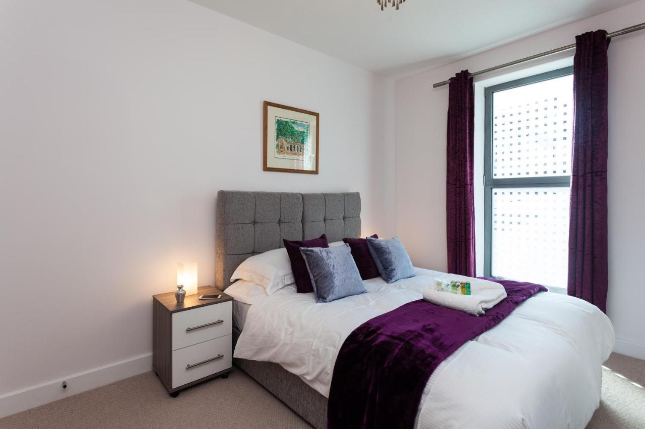 Self-Contained Town Centre One Bedroom Apartments By Helmswood Serviced Apartments 레드힐 외부 사진