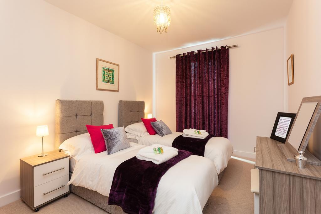 Self-Contained Town Centre One Bedroom Apartments By Helmswood Serviced Apartments 레드힐 외부 사진