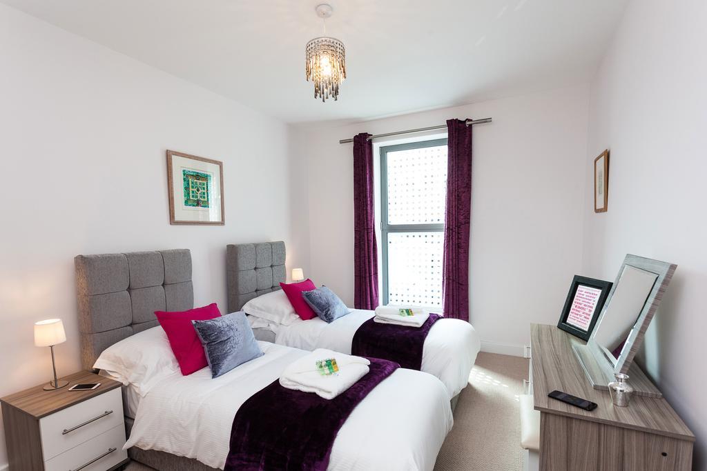 Self-Contained Town Centre One Bedroom Apartments By Helmswood Serviced Apartments 레드힐 외부 사진