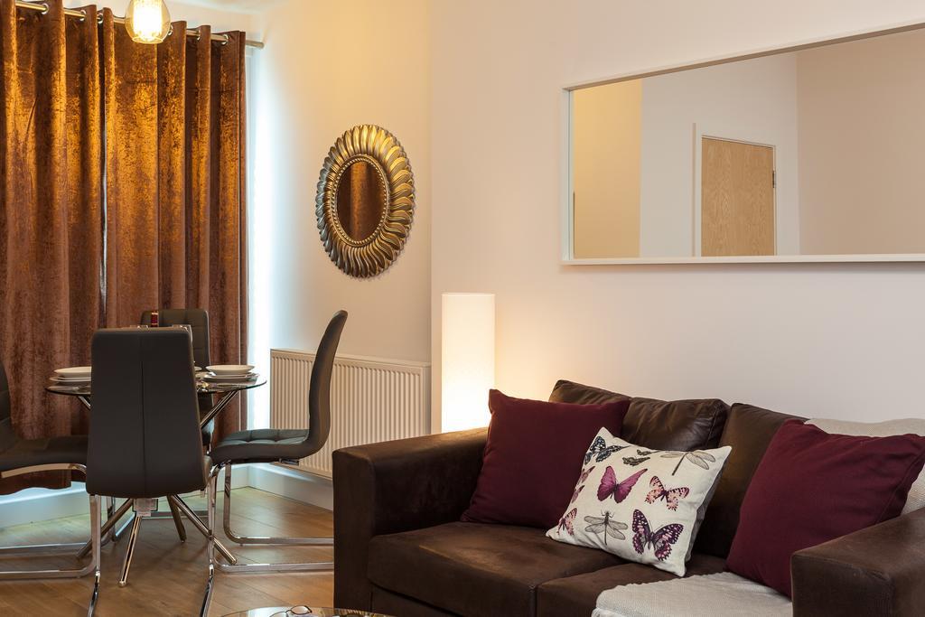 Self-Contained Town Centre One Bedroom Apartments By Helmswood Serviced Apartments 레드힐 외부 사진