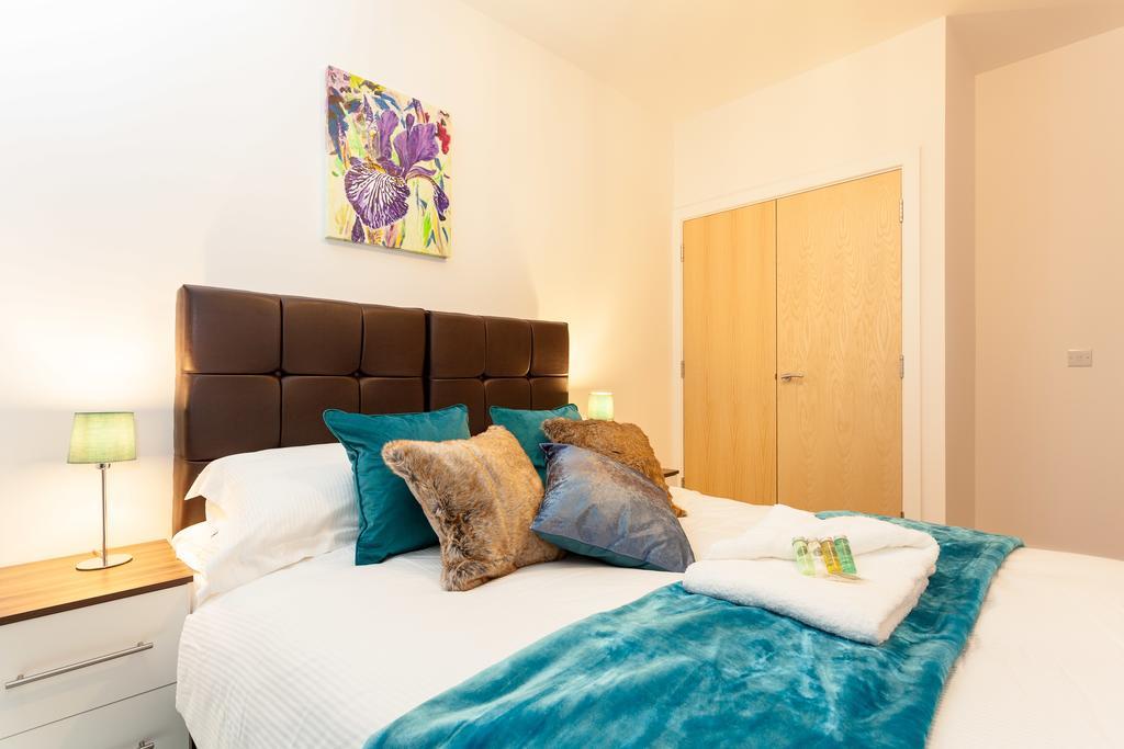Self-Contained Town Centre One Bedroom Apartments By Helmswood Serviced Apartments 레드힐 외부 사진