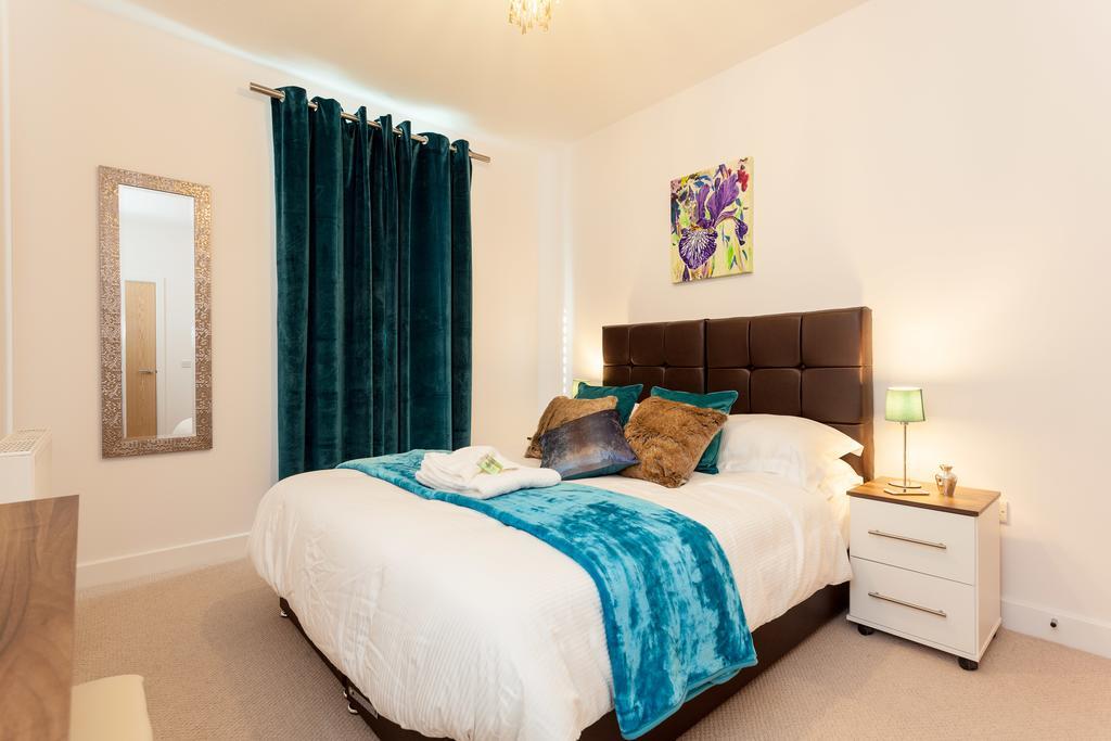 Self-Contained Town Centre One Bedroom Apartments By Helmswood Serviced Apartments 레드힐 외부 사진