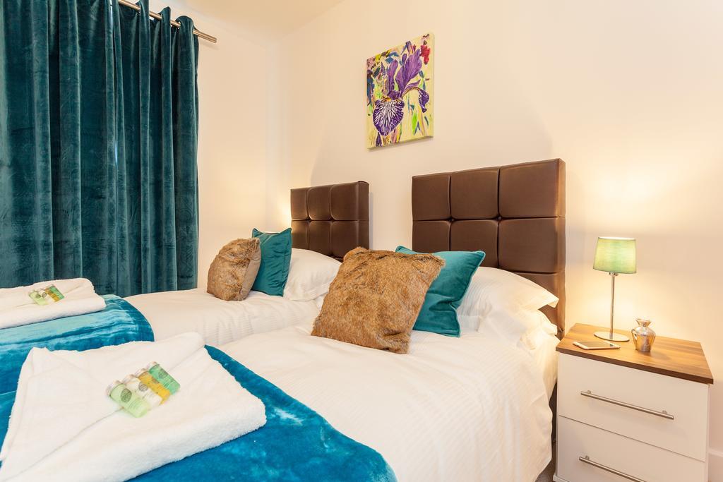 Self-Contained Town Centre One Bedroom Apartments By Helmswood Serviced Apartments 레드힐 외부 사진