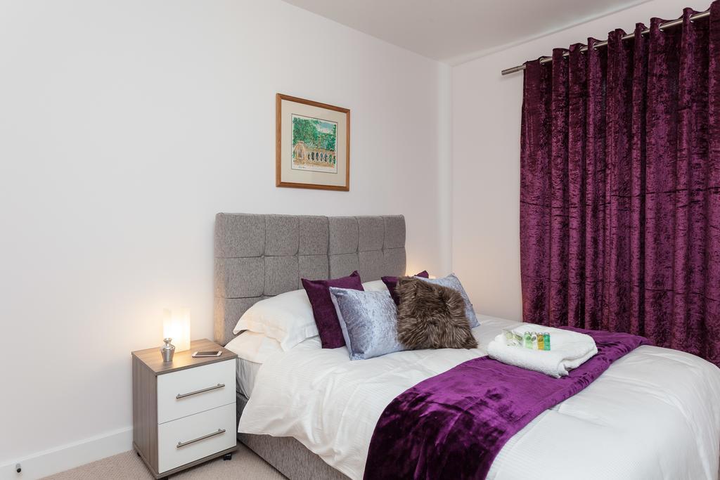 Self-Contained Town Centre One Bedroom Apartments By Helmswood Serviced Apartments 레드힐 외부 사진