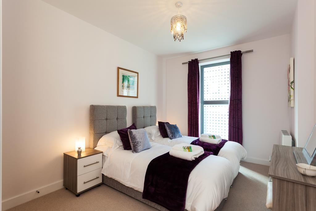 Self-Contained Town Centre One Bedroom Apartments By Helmswood Serviced Apartments 레드힐 외부 사진