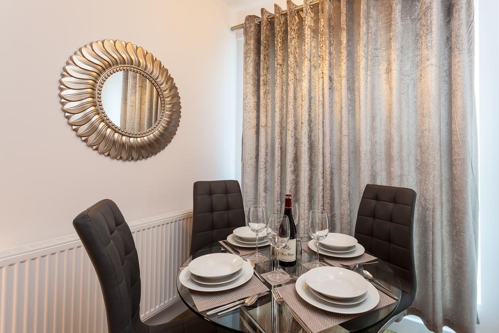 Self-Contained Town Centre One Bedroom Apartments By Helmswood Serviced Apartments 레드힐 외부 사진