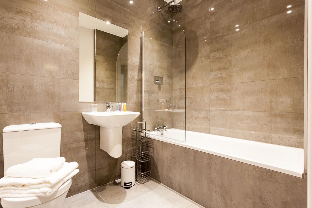 Self-Contained Town Centre One Bedroom Apartments By Helmswood Serviced Apartments 레드힐 외부 사진