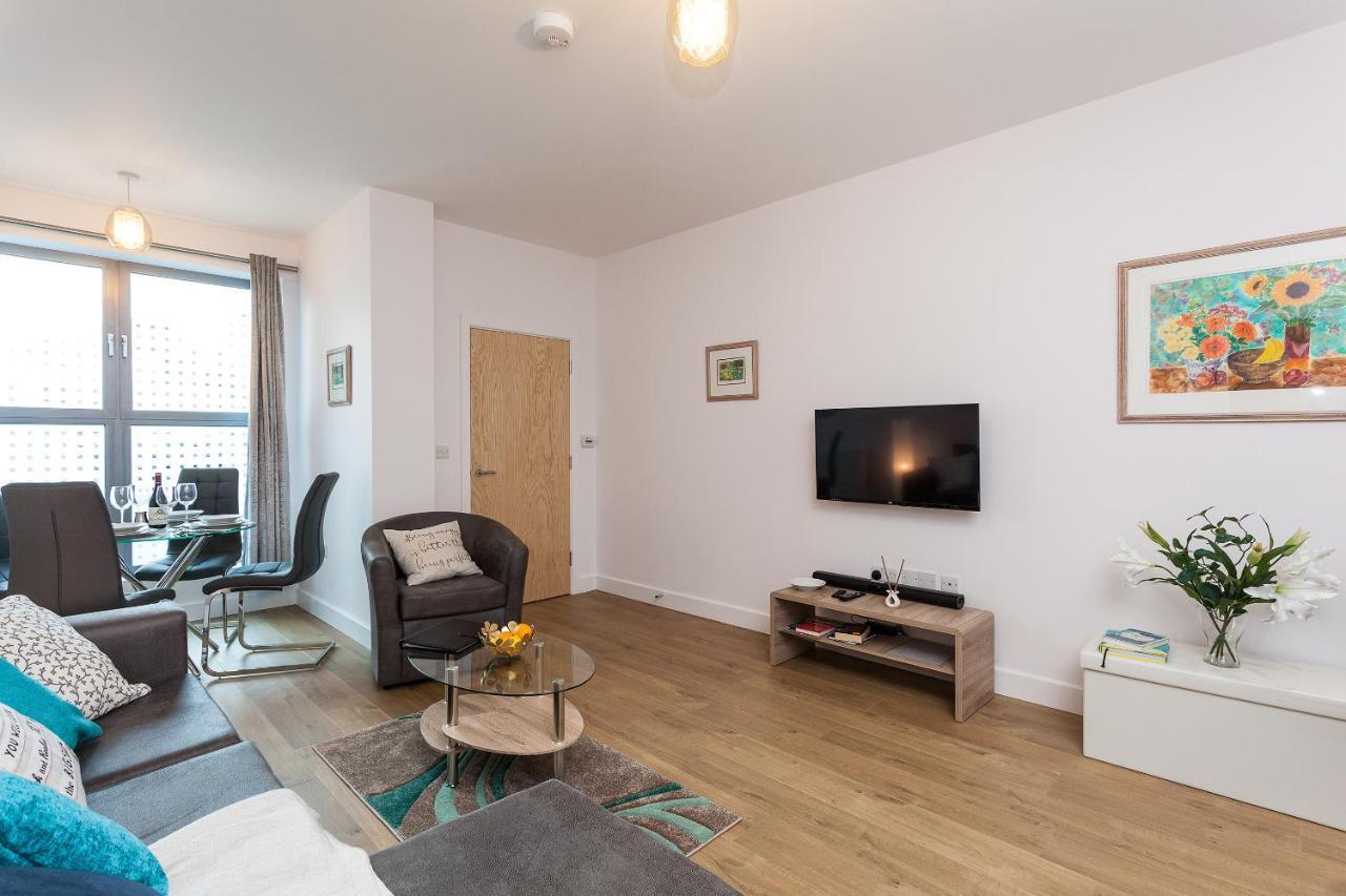 Self-Contained Town Centre One Bedroom Apartments By Helmswood Serviced Apartments 레드힐 외부 사진